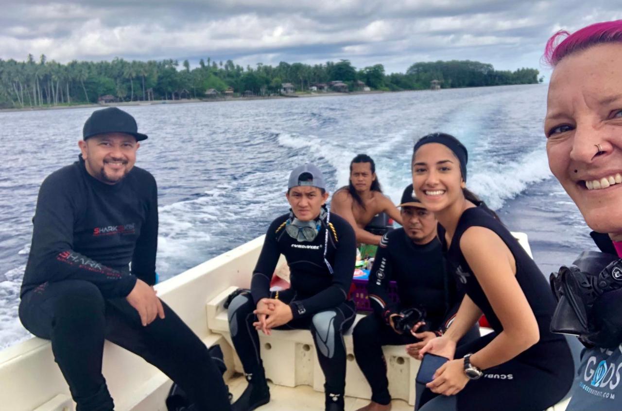Sanctum Una Una Eco Dive Resort Pulau Unauna Exteriör bild