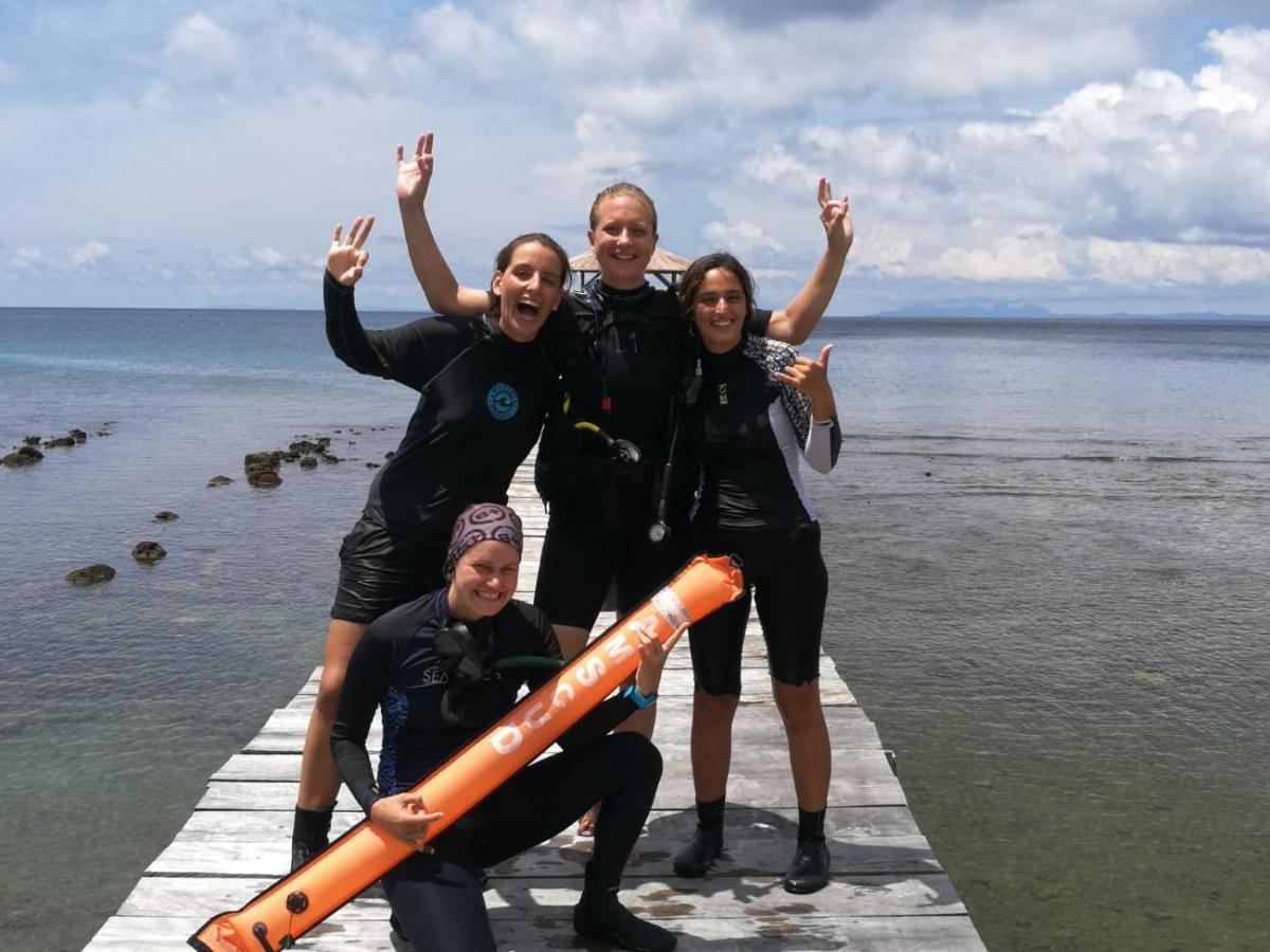 Sanctum Una Una Eco Dive Resort Pulau Unauna Exteriör bild