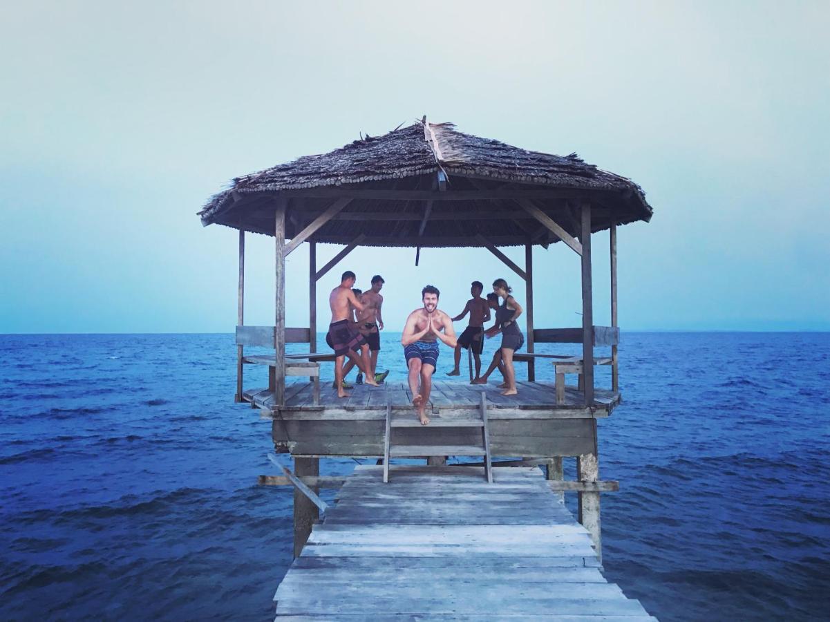 Sanctum Una Una Eco Dive Resort Pulau Unauna Exteriör bild