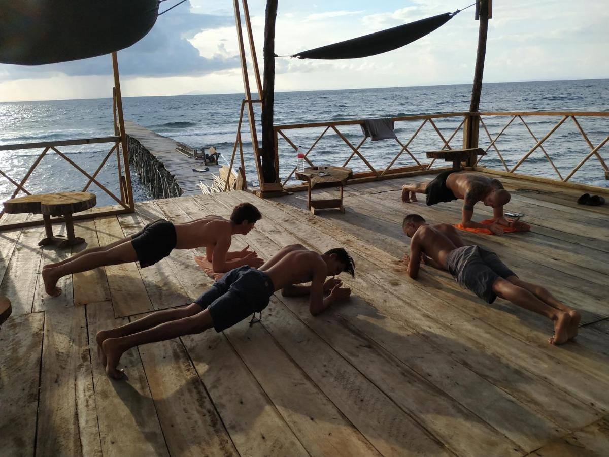 Sanctum Una Una Eco Dive Resort Pulau Unauna Exteriör bild
