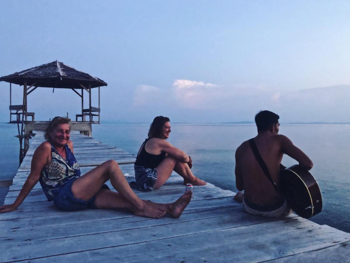 Sanctum Una Una Eco Dive Resort Pulau Unauna Exteriör bild