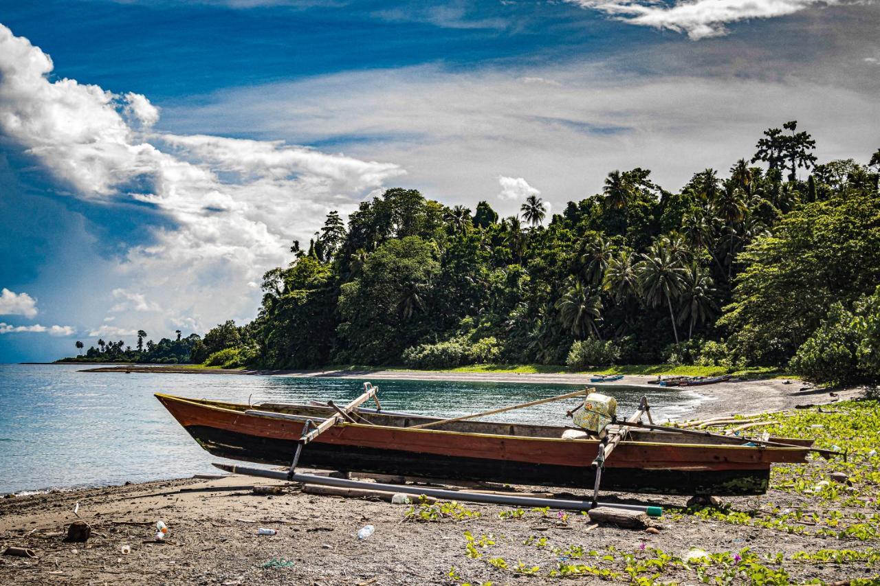 Sanctum Una Una Eco Dive Resort Pulau Unauna Exteriör bild