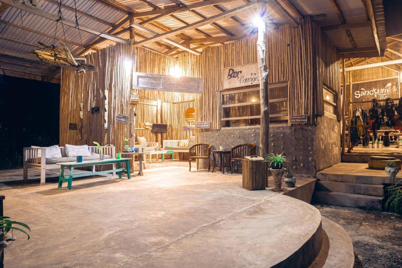 Sanctum Una Una Eco Dive Resort Pulau Unauna Exteriör bild