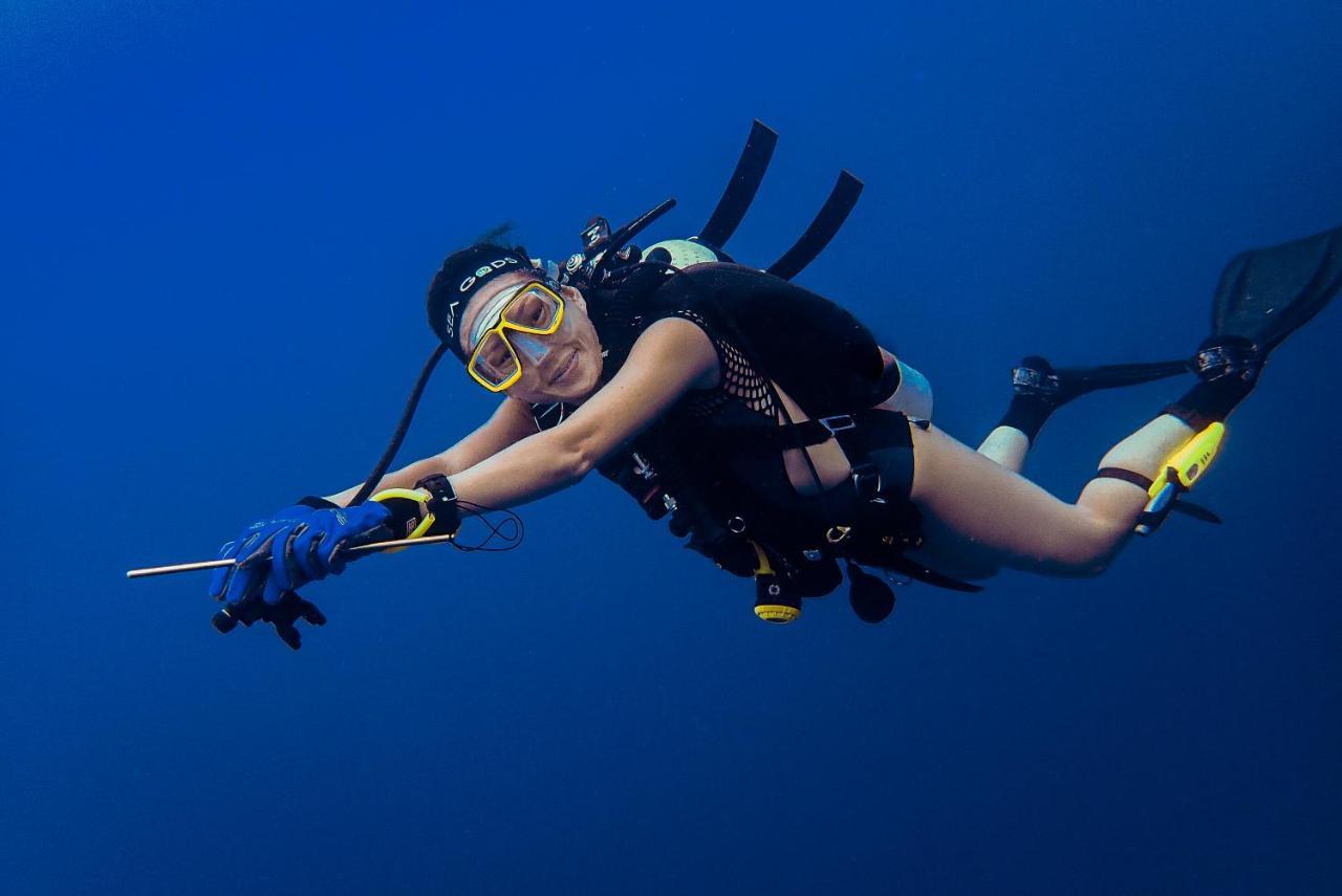 Sanctum Una Una Eco Dive Resort Pulau Unauna Exteriör bild