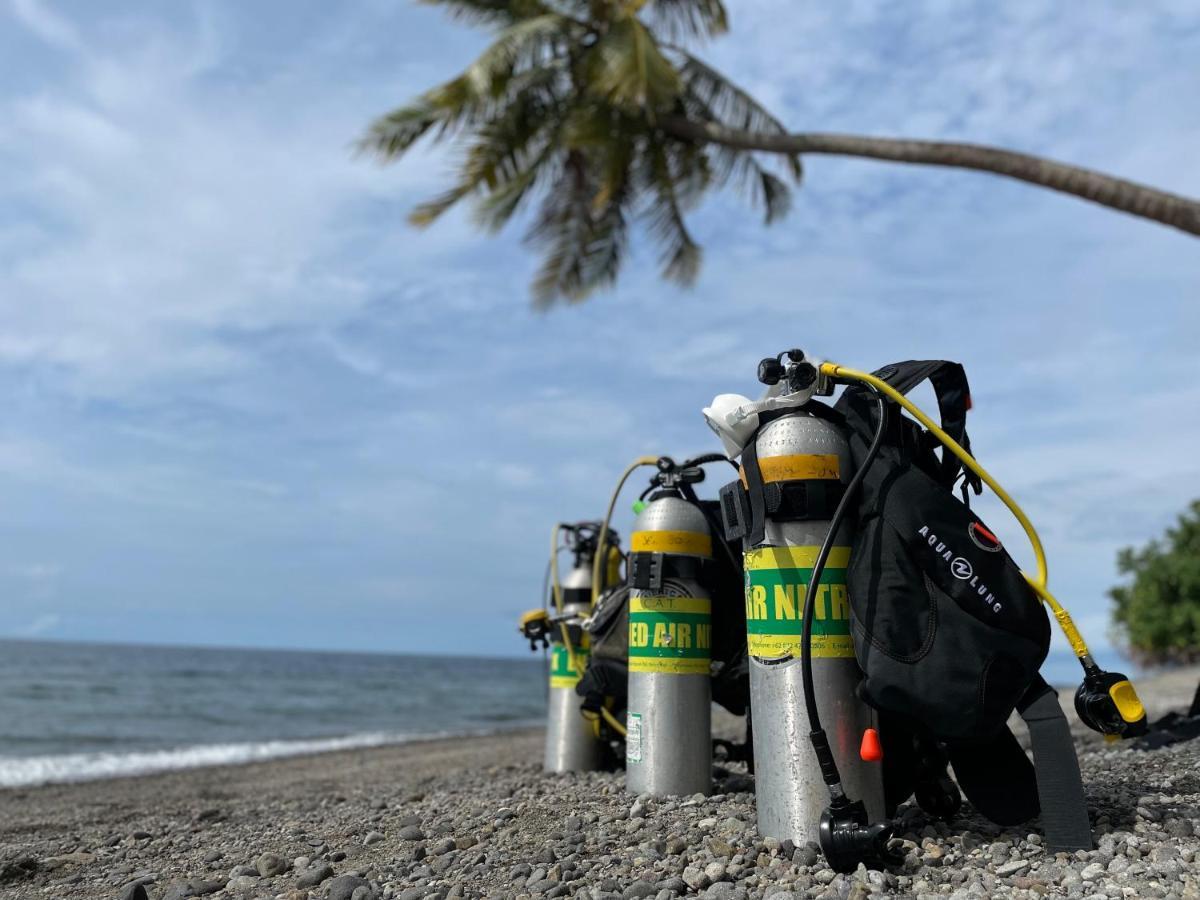 Sanctum Una Una Eco Dive Resort Pulau Unauna Exteriör bild