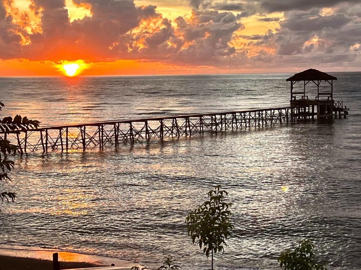 Sanctum Una Una Eco Dive Resort Pulau Unauna Exteriör bild