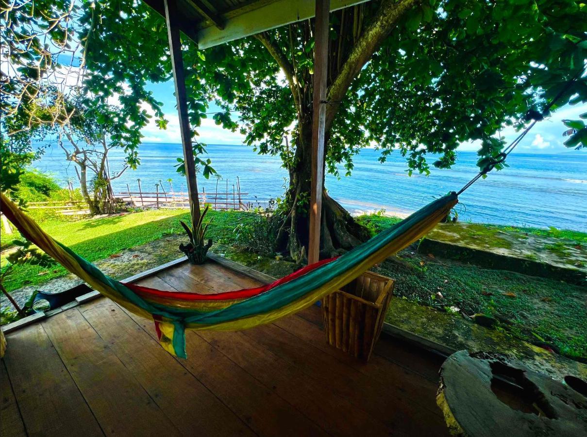 Sanctum Una Una Eco Dive Resort Pulau Unauna Exteriör bild