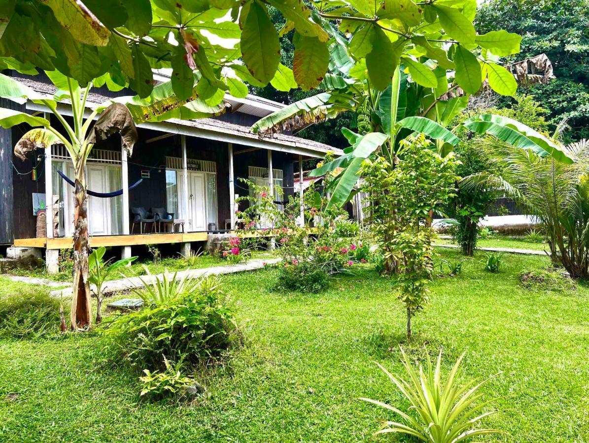 Sanctum Una Una Eco Dive Resort Pulau Unauna Exteriör bild