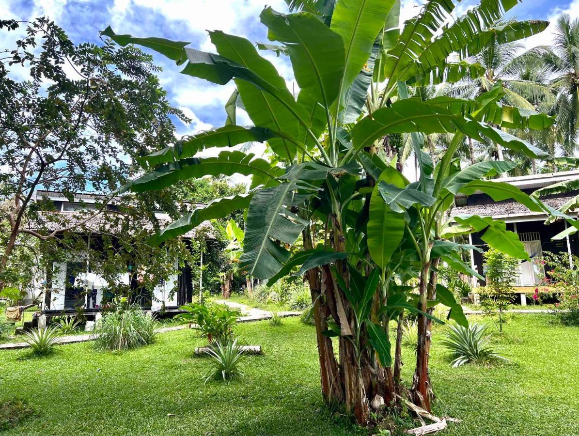 Sanctum Una Una Eco Dive Resort Pulau Unauna Exteriör bild