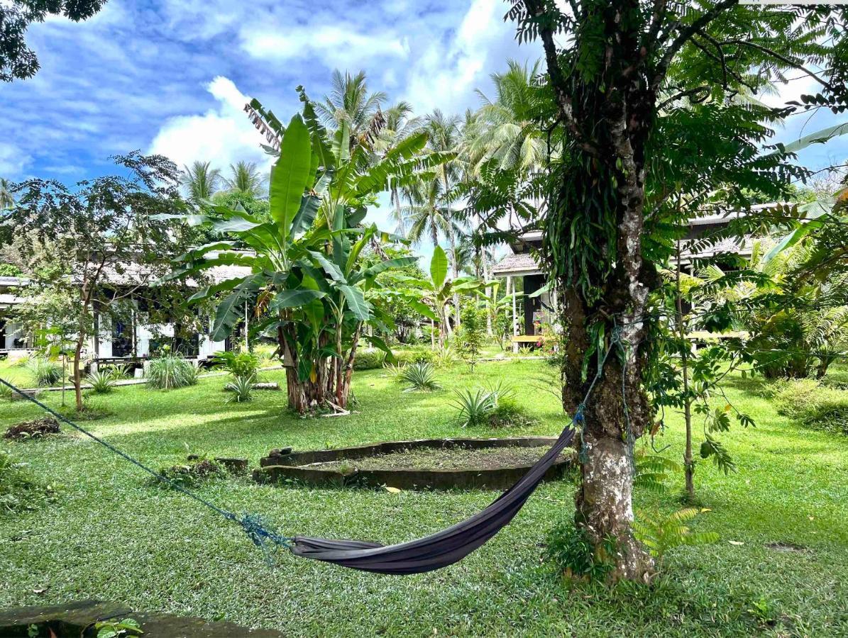 Sanctum Una Una Eco Dive Resort Pulau Unauna Exteriör bild