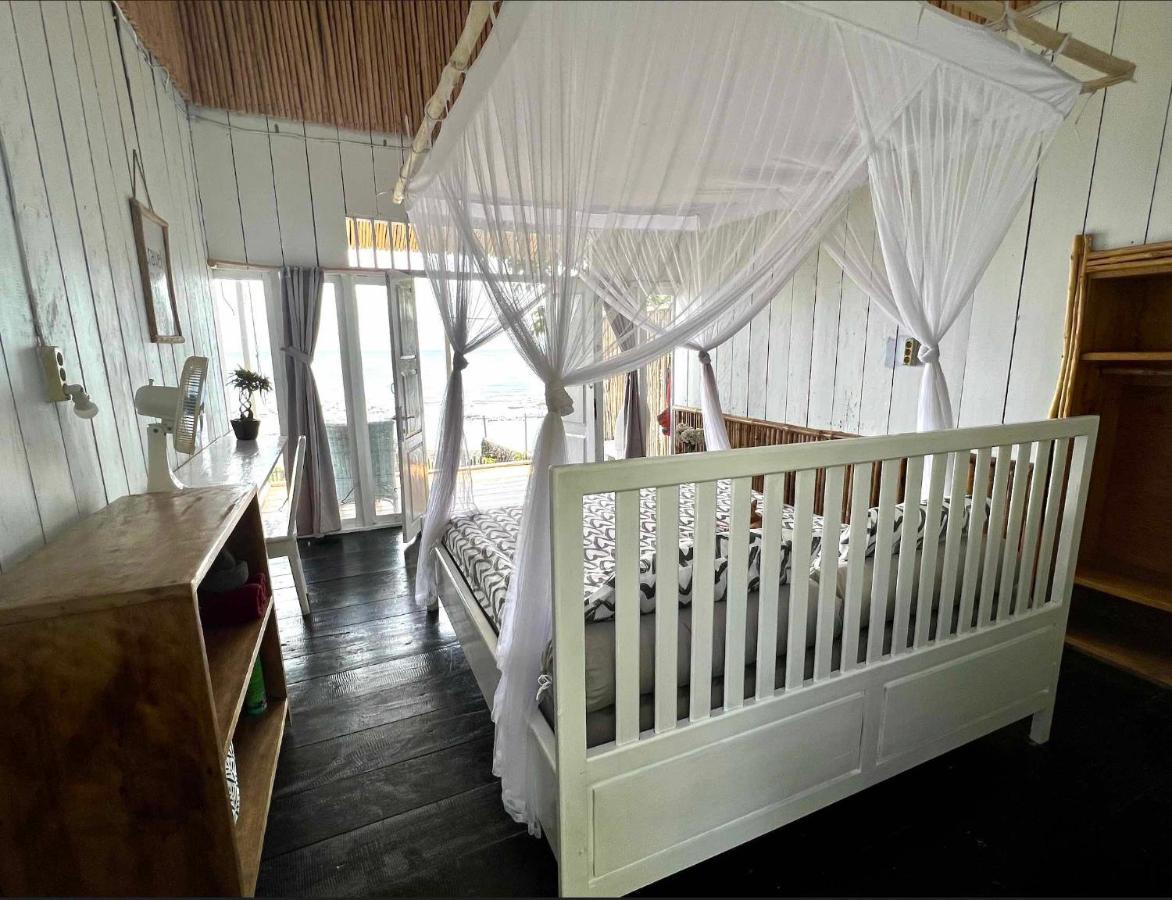 Sanctum Una Una Eco Dive Resort Pulau Unauna Exteriör bild