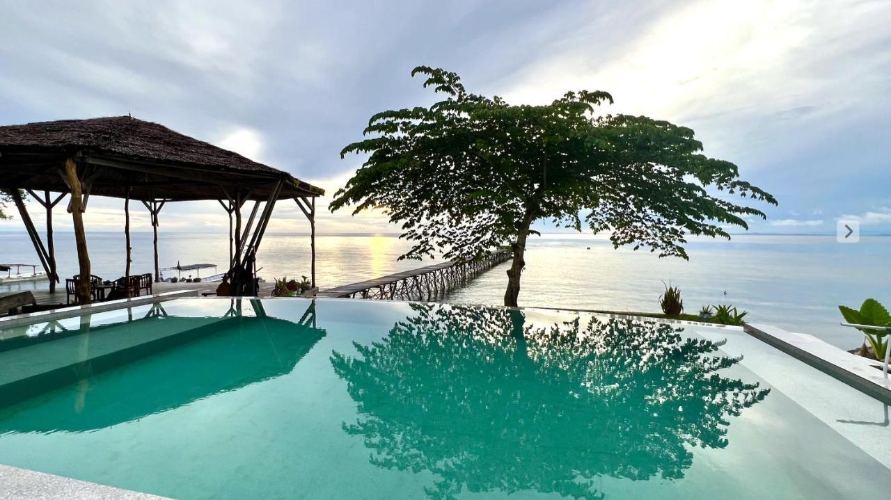 Sanctum Una Una Eco Dive Resort Pulau Unauna Exteriör bild