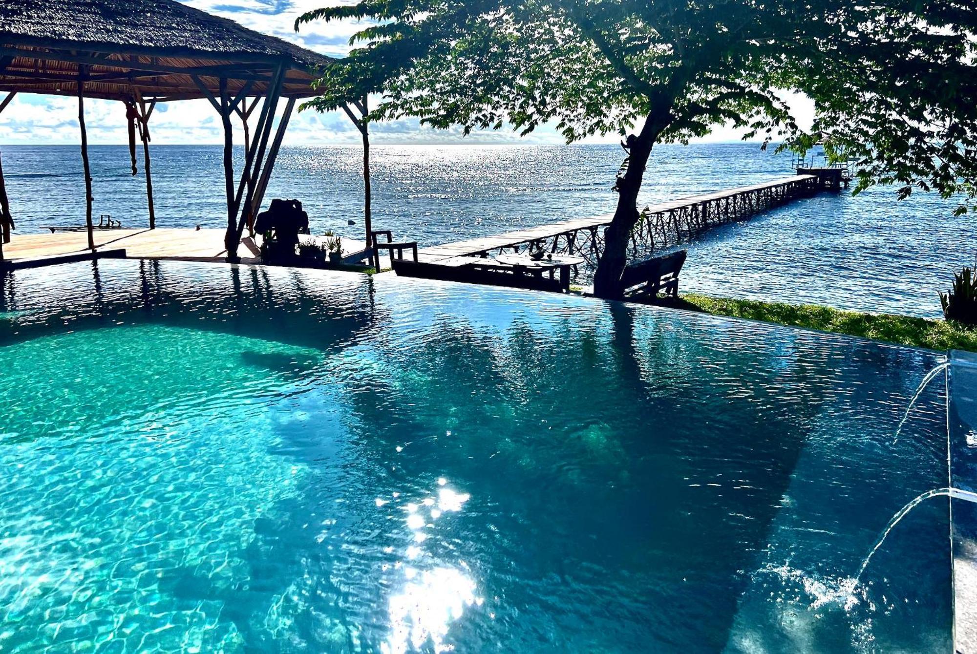 Sanctum Una Una Eco Dive Resort Pulau Unauna Exteriör bild
