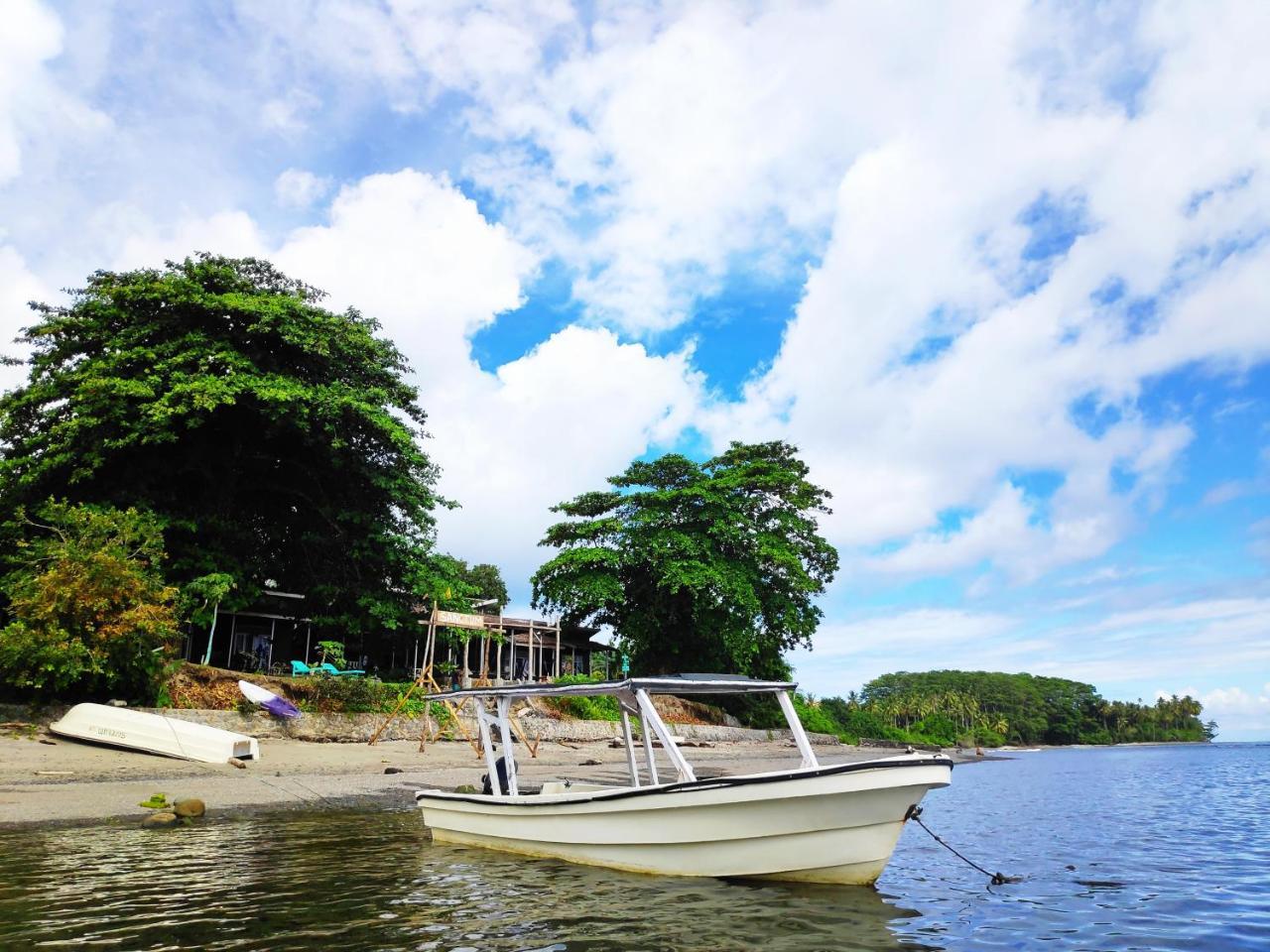 Sanctum Una Una Eco Dive Resort Pulau Unauna Exteriör bild